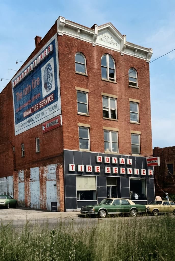 Royal Tire Service at 15 Railroad Avenue